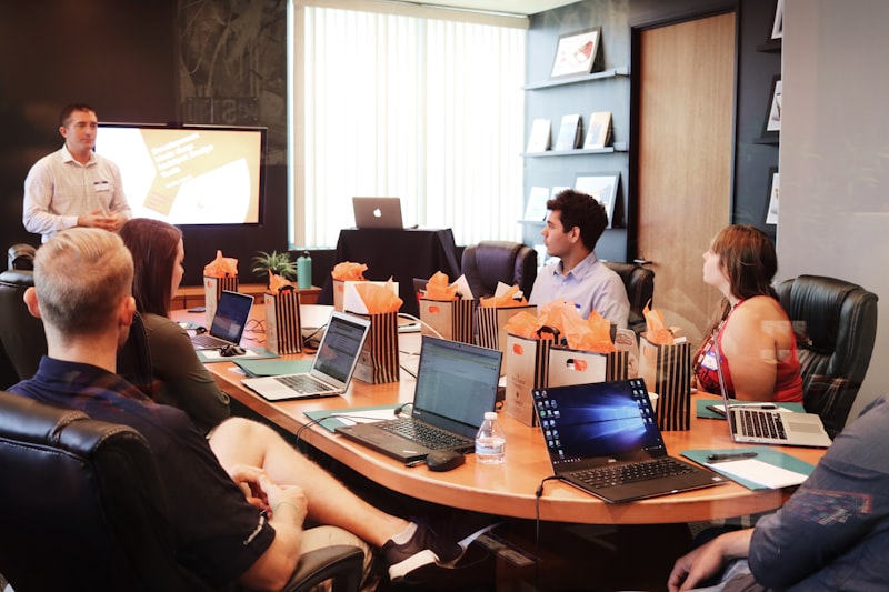 Reunión de seguimiento de proyecto con clientes