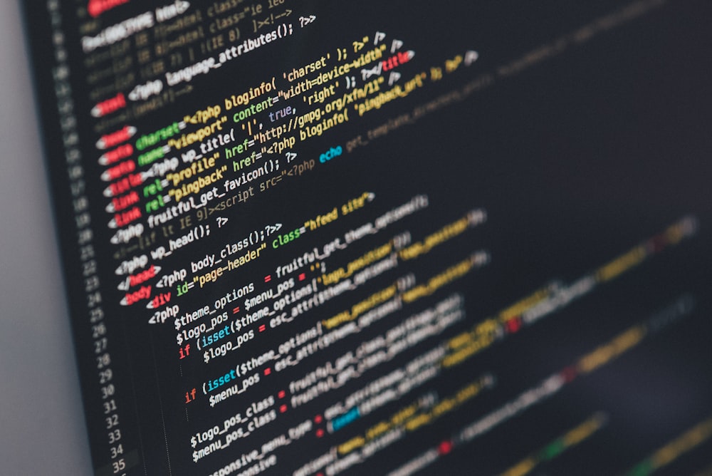 Pantalla con código de una aplicación a medida